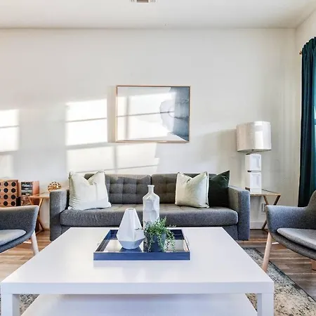 3Br Modern, Gated Home W Freepking, Bbq, Firepit, Mins To Downtown